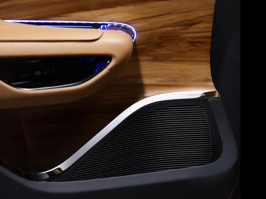  Jaguar C-X17 Concept in Liquid Gold 2013 года  (фото 29 из 36)